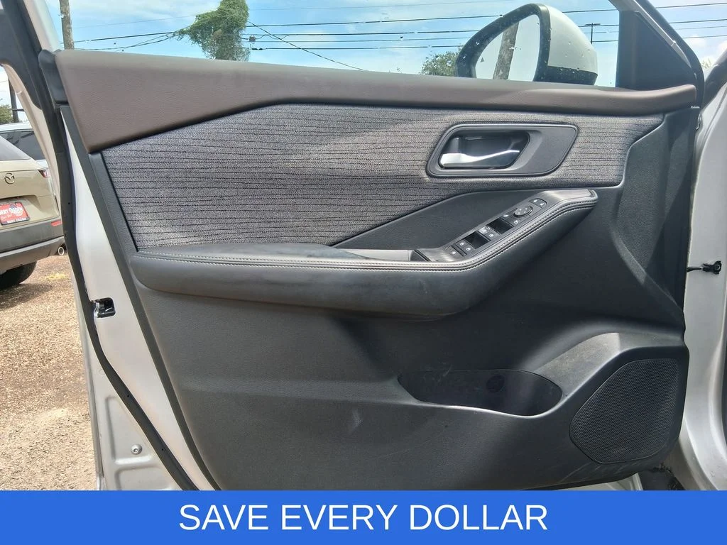 Used 2023 Silver Nissan SV image 10