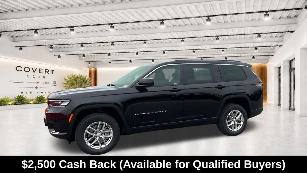 New 2025 Diamond Black Crystal Pearl-Coat Exterior Paint Jeep Laredo image 5