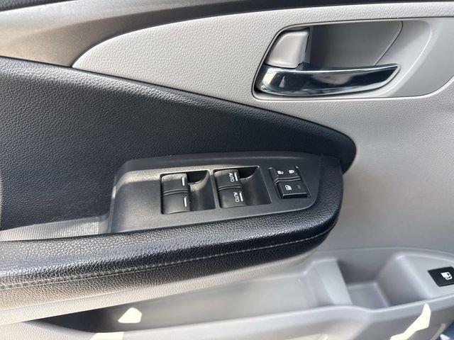 Used 2017  Honda LX image 19