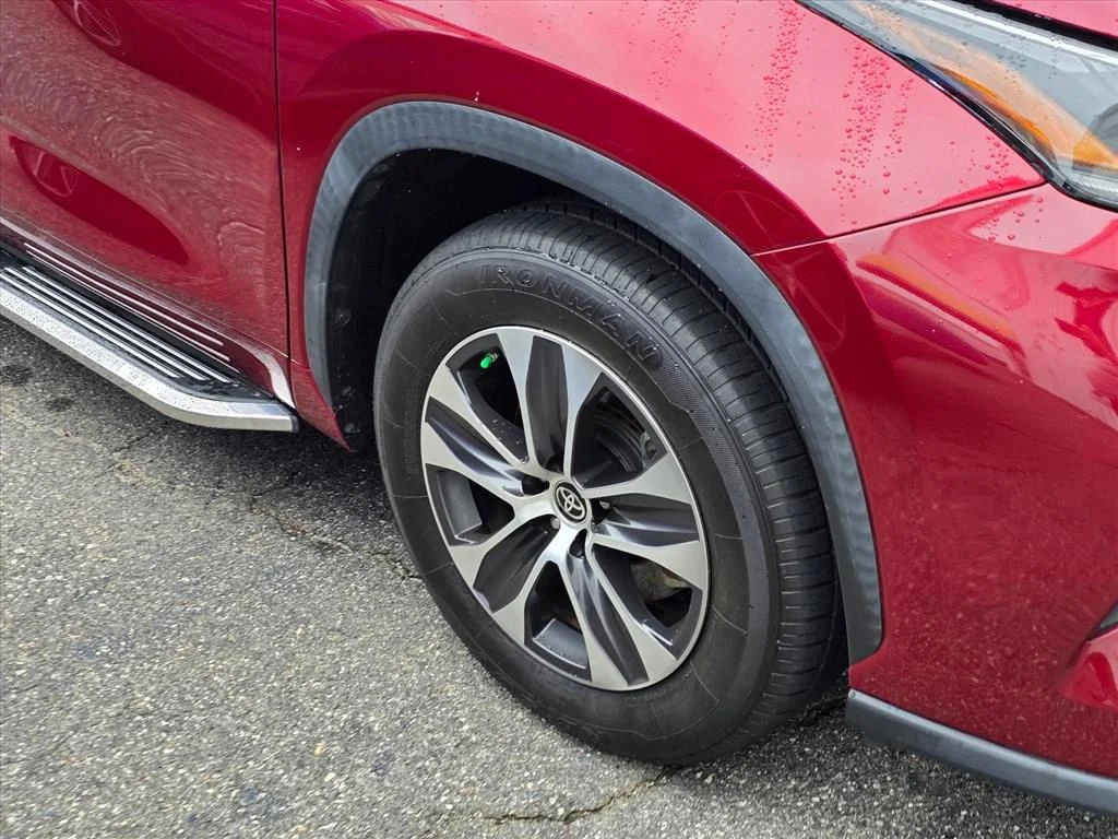 Used 2021 Red Toyota XLE image 17