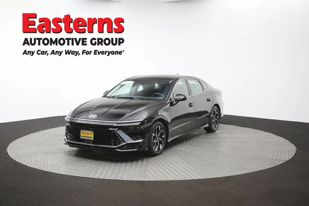Used 2025 Black Hyundai SEL image 56