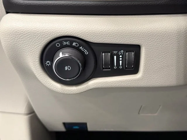 Used 2024 White Chrysler Touring L image 11