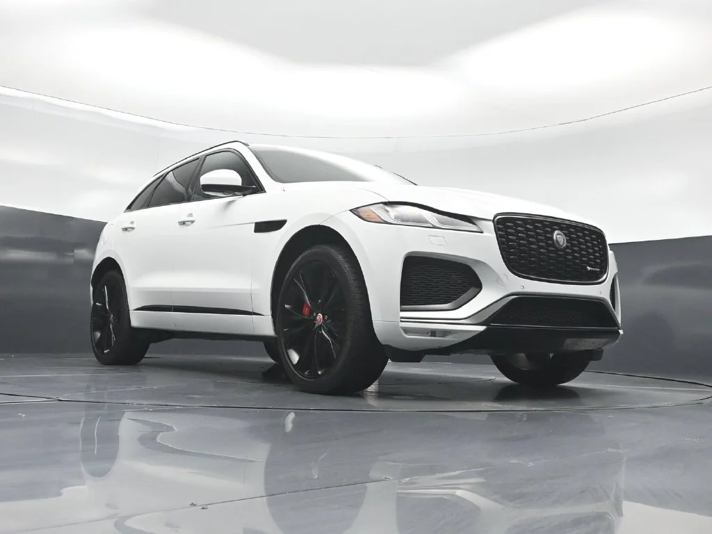 Used 2023  Jaguar P400 R-Dynamic S image 42