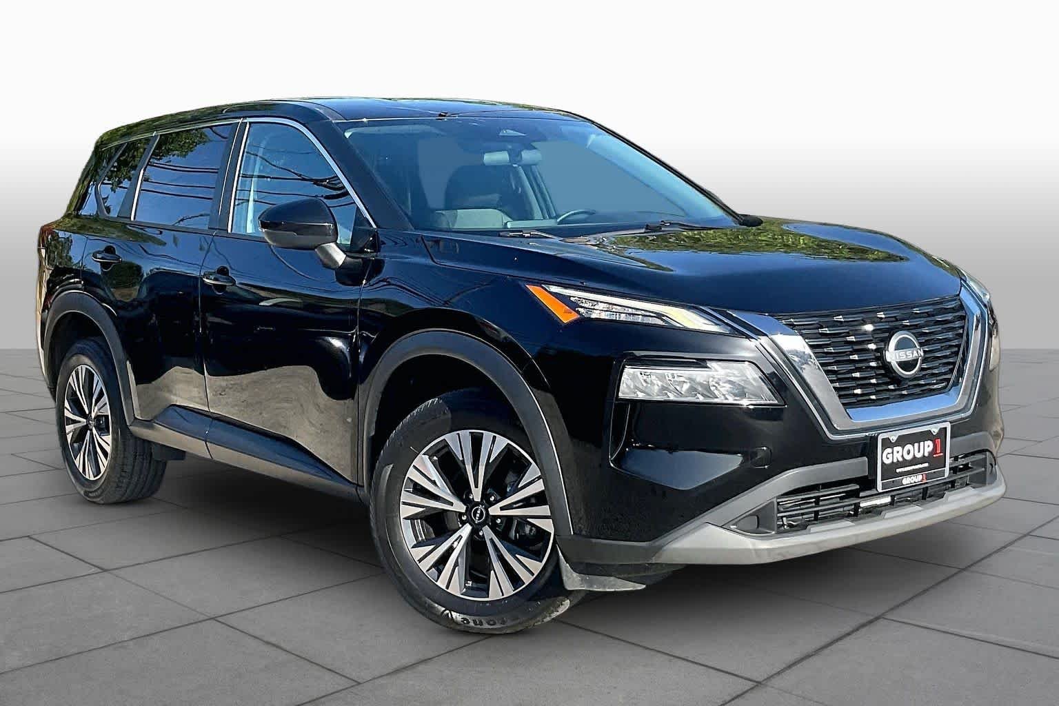 Used 2022 Super Black Nissan SV image 3