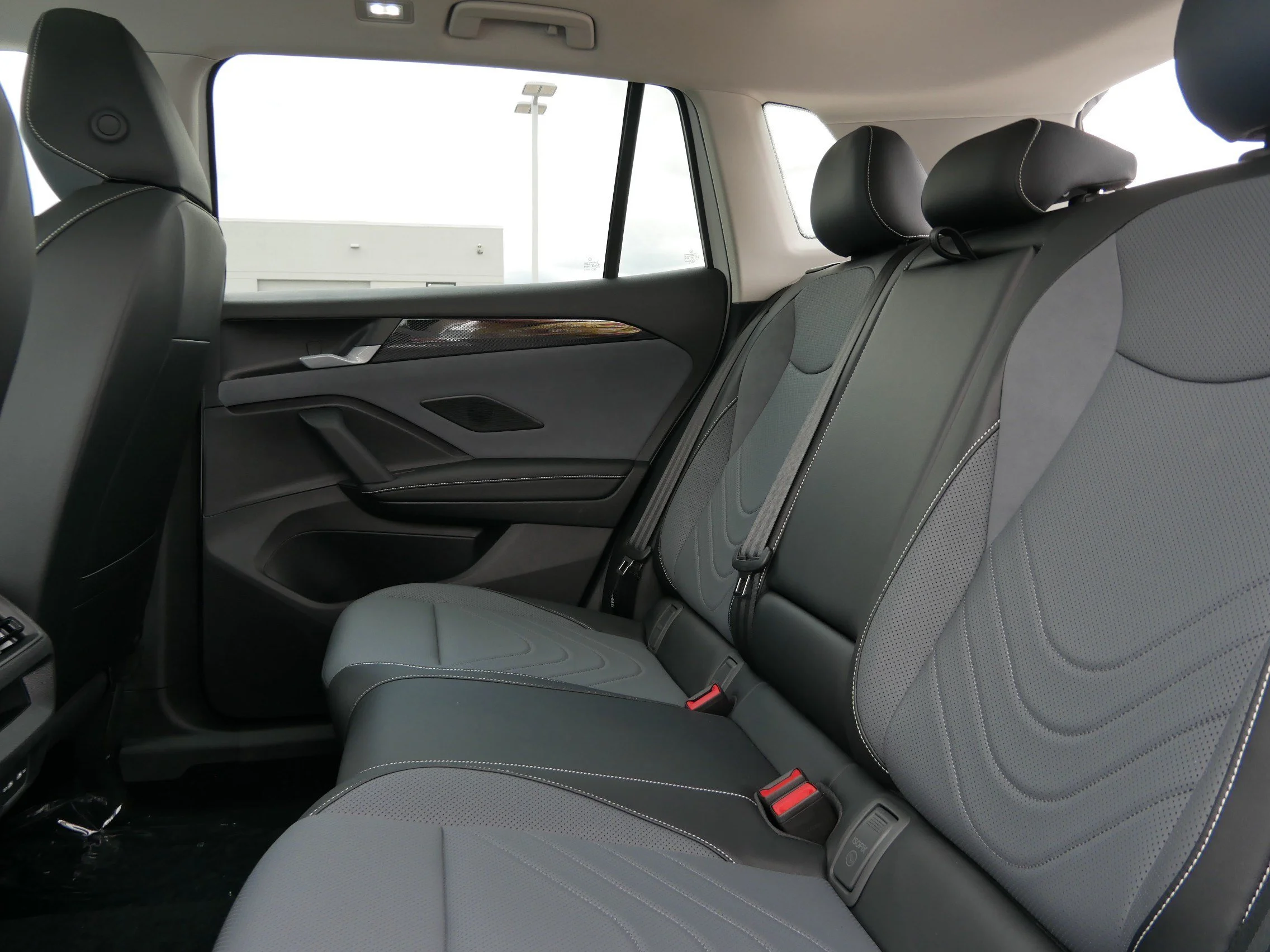 New 2026 Pure White Volkswagen SE image 5