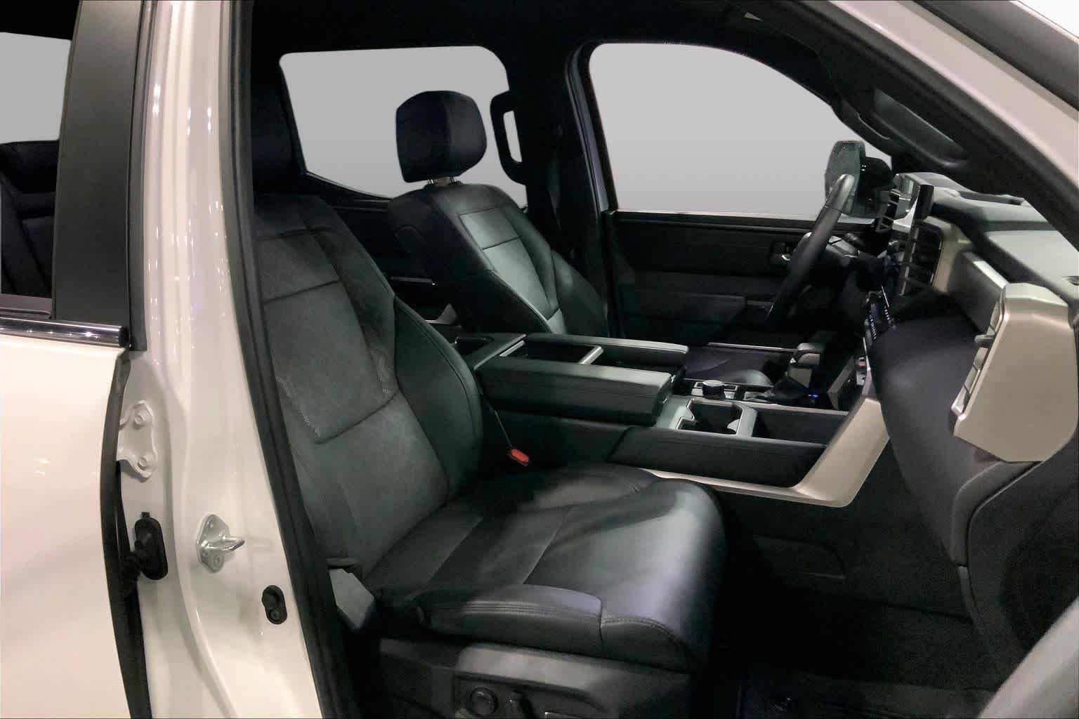 Used 2025 Wind Chill Pearl Toyota Limited image 9