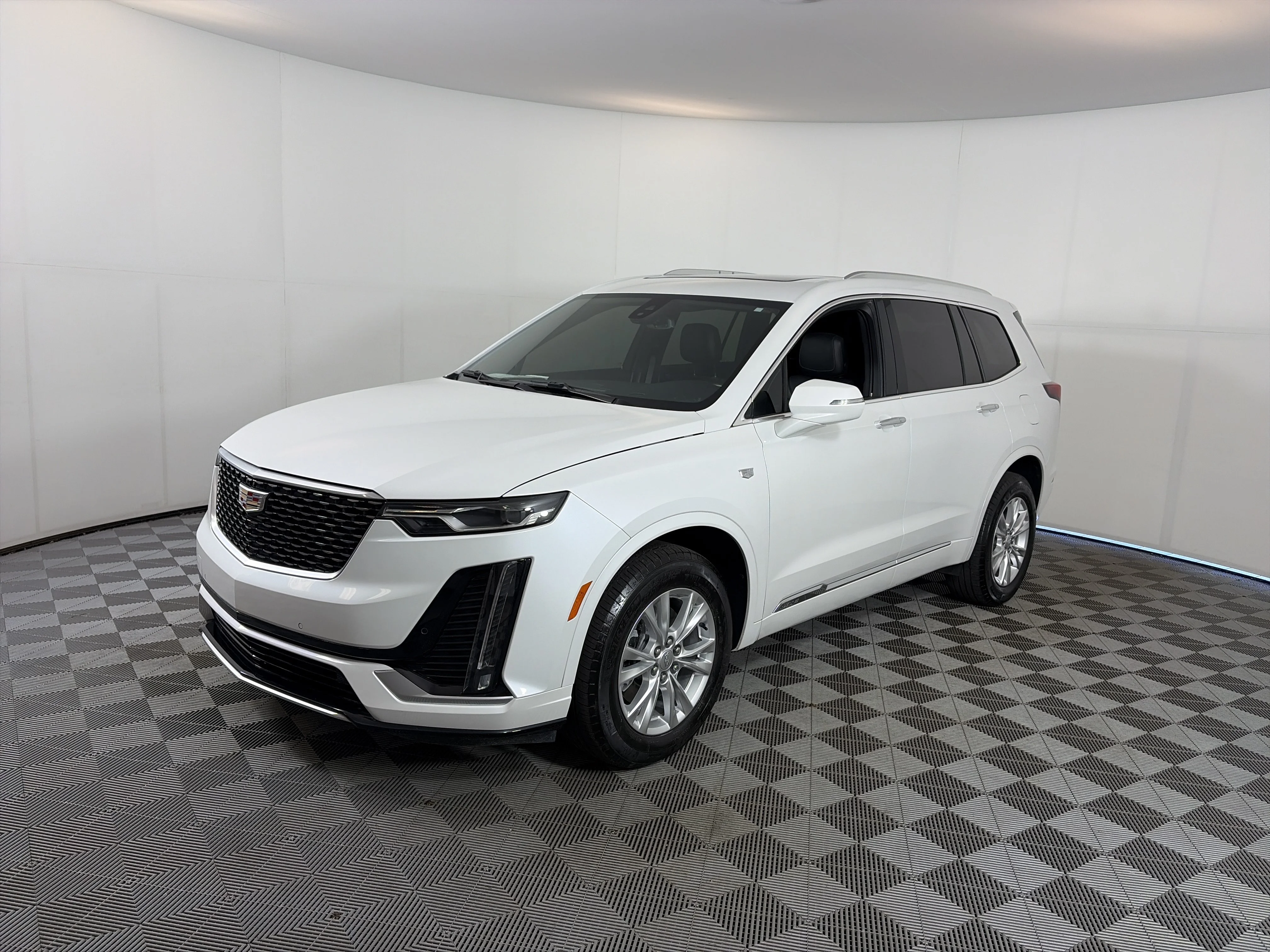 Used 2025 Crystal White Tricoat Cadillac Luxury image 2