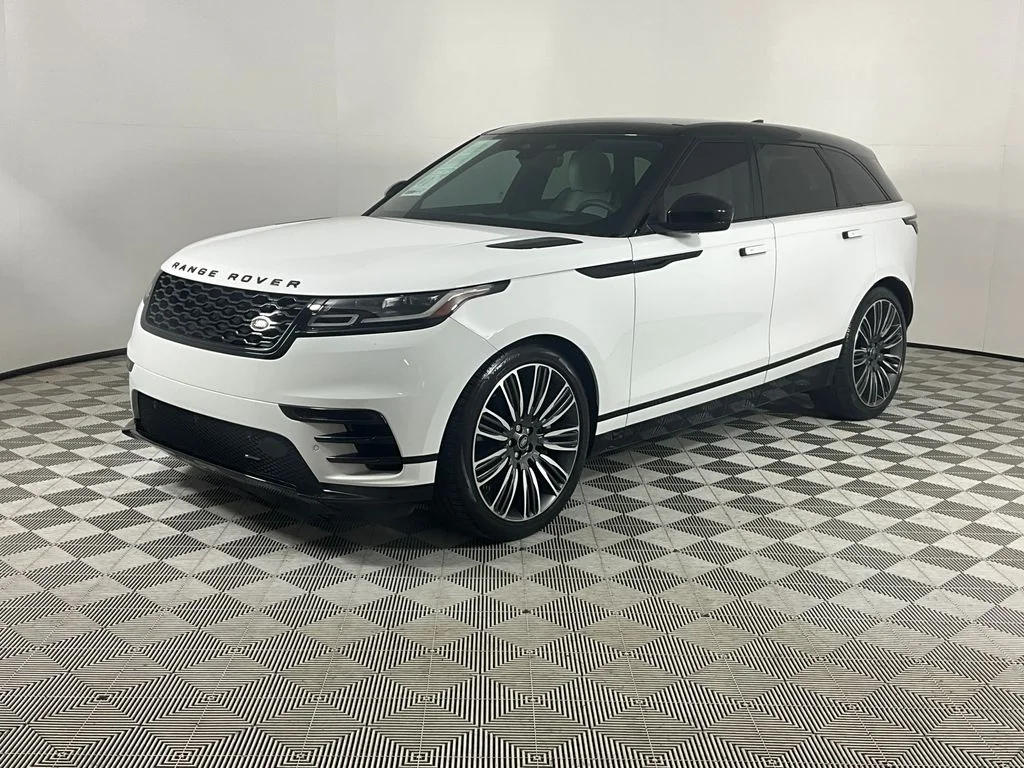 Used 2023 White Land Rover R-Dynamic S MHEV image 1