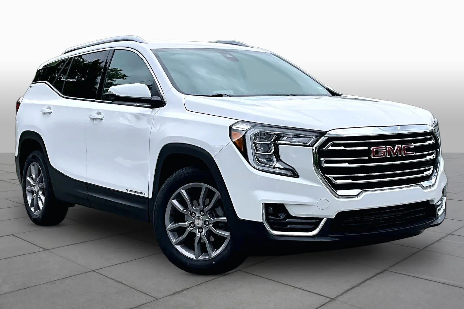 Used 2024 Summit White GMC SLT image 3