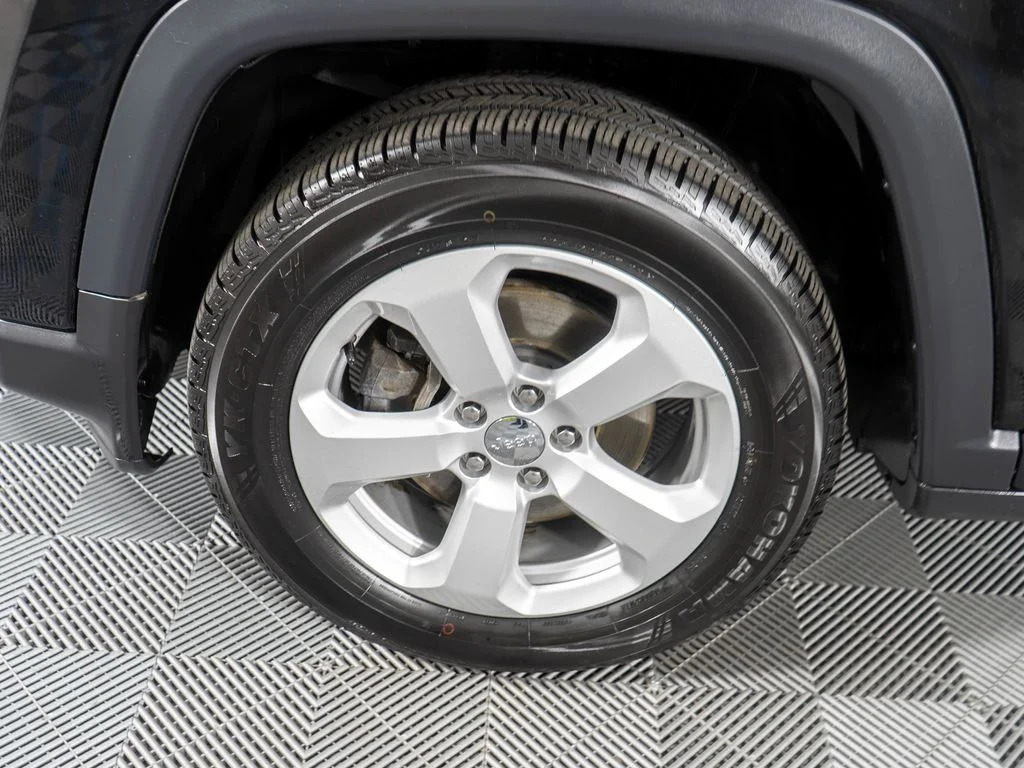 Used 2018 Black Jeep Latitude image 23