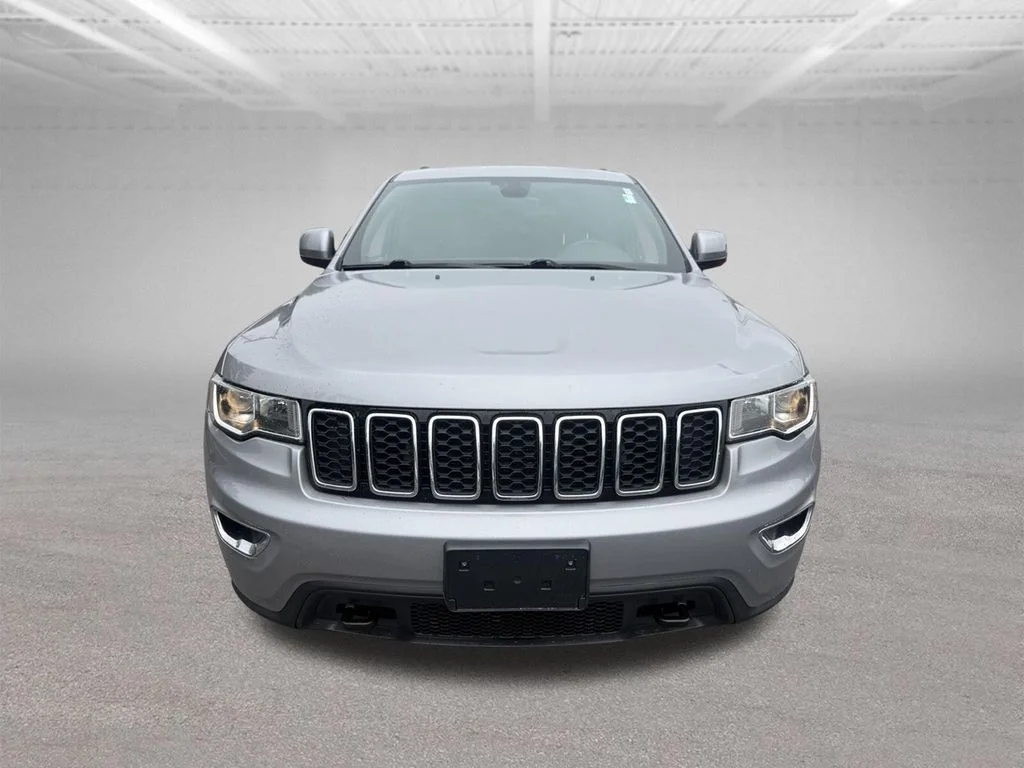 Used 2017 Billet Silver Metallic Clearcoat Jeep Laredo image 10