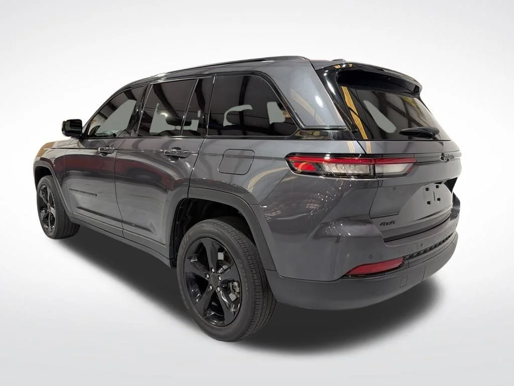 Used 2023 Gray Jeep Altitude X image 9