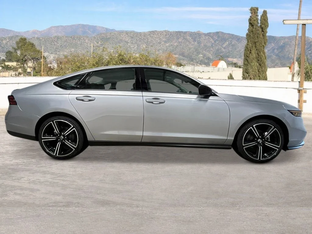 New 2026 Solar Silver Metallic Honda SE image 7