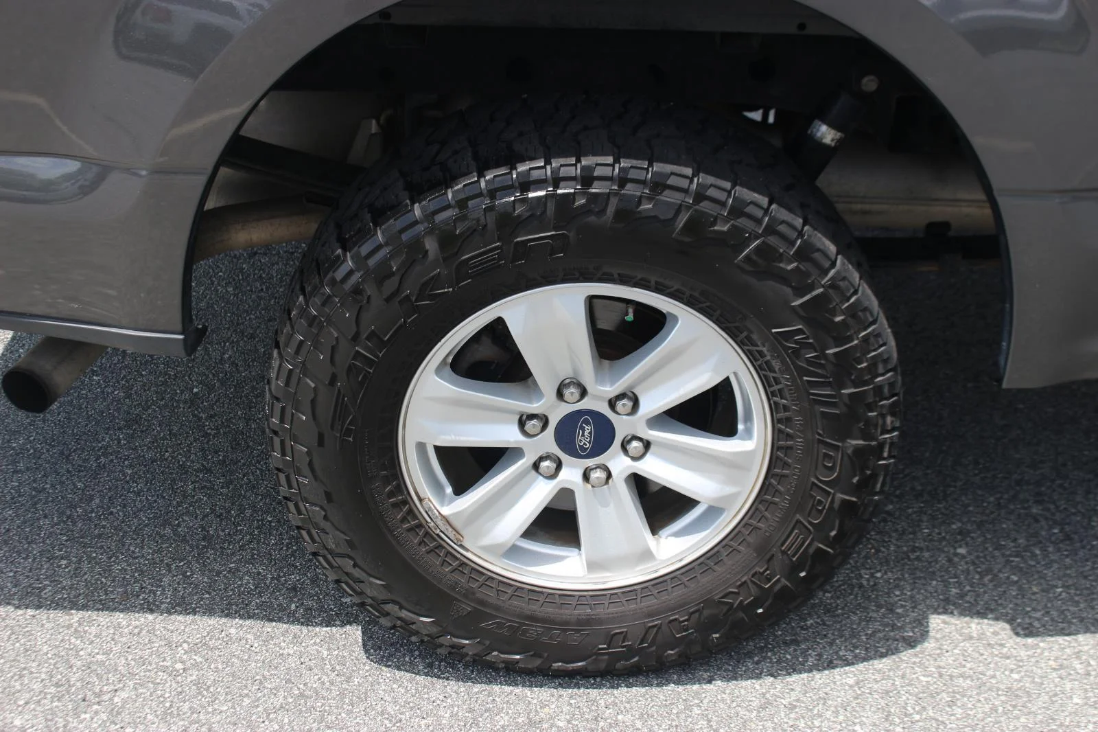 Used 2018 Grey Ford XL image 33