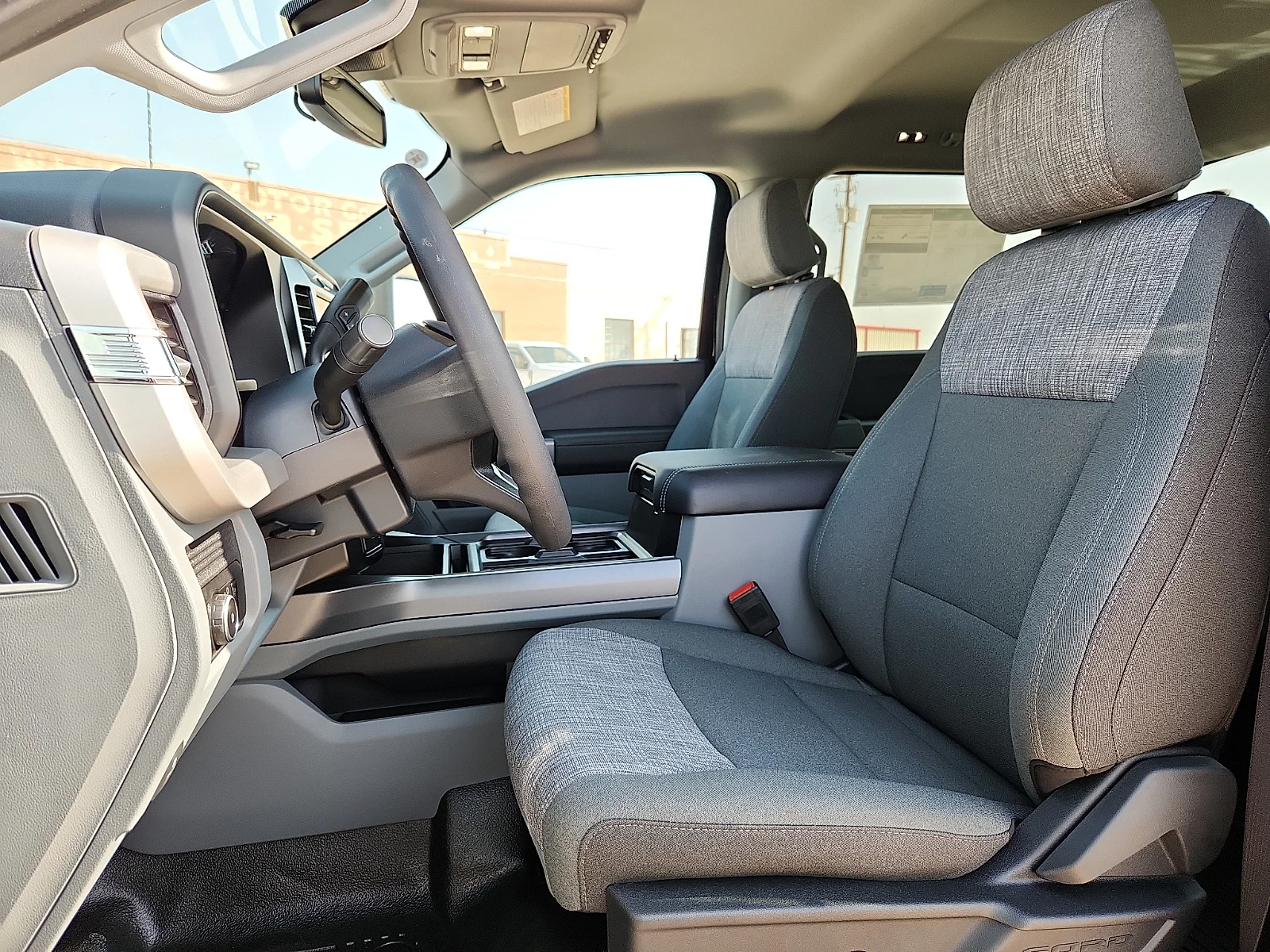 New 2027 Agate Black Metallic Ford XLT image 17