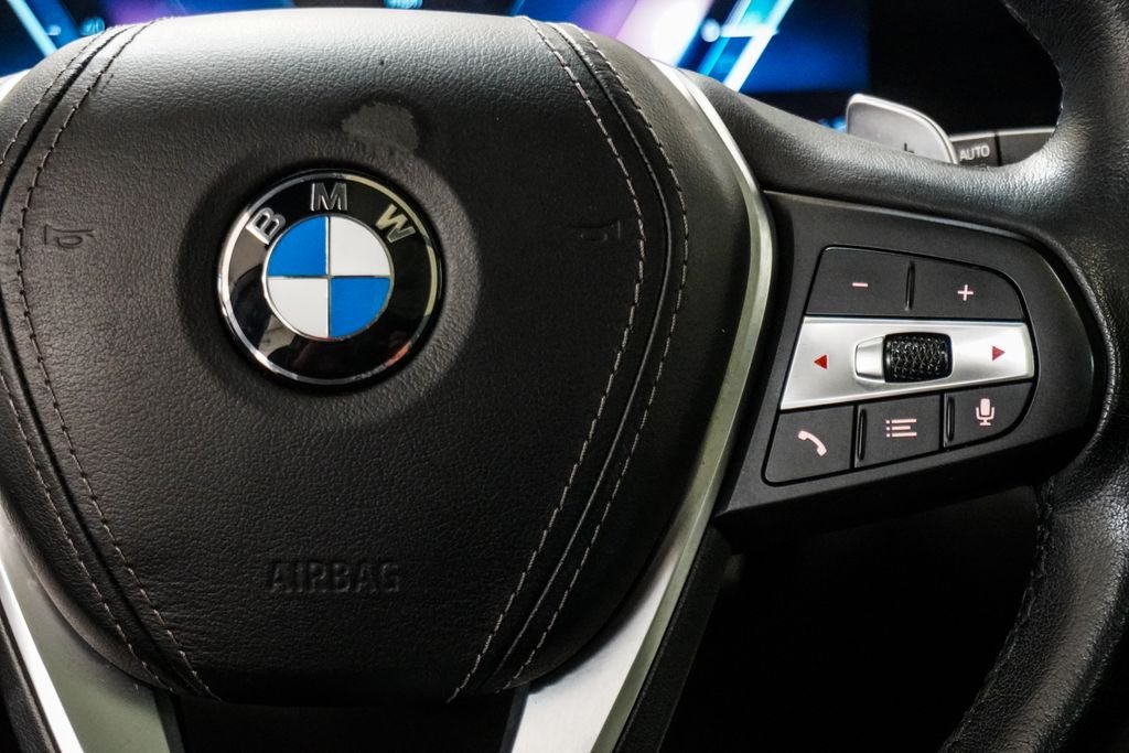 Used 2024 Black BMW xDrive40i image 17