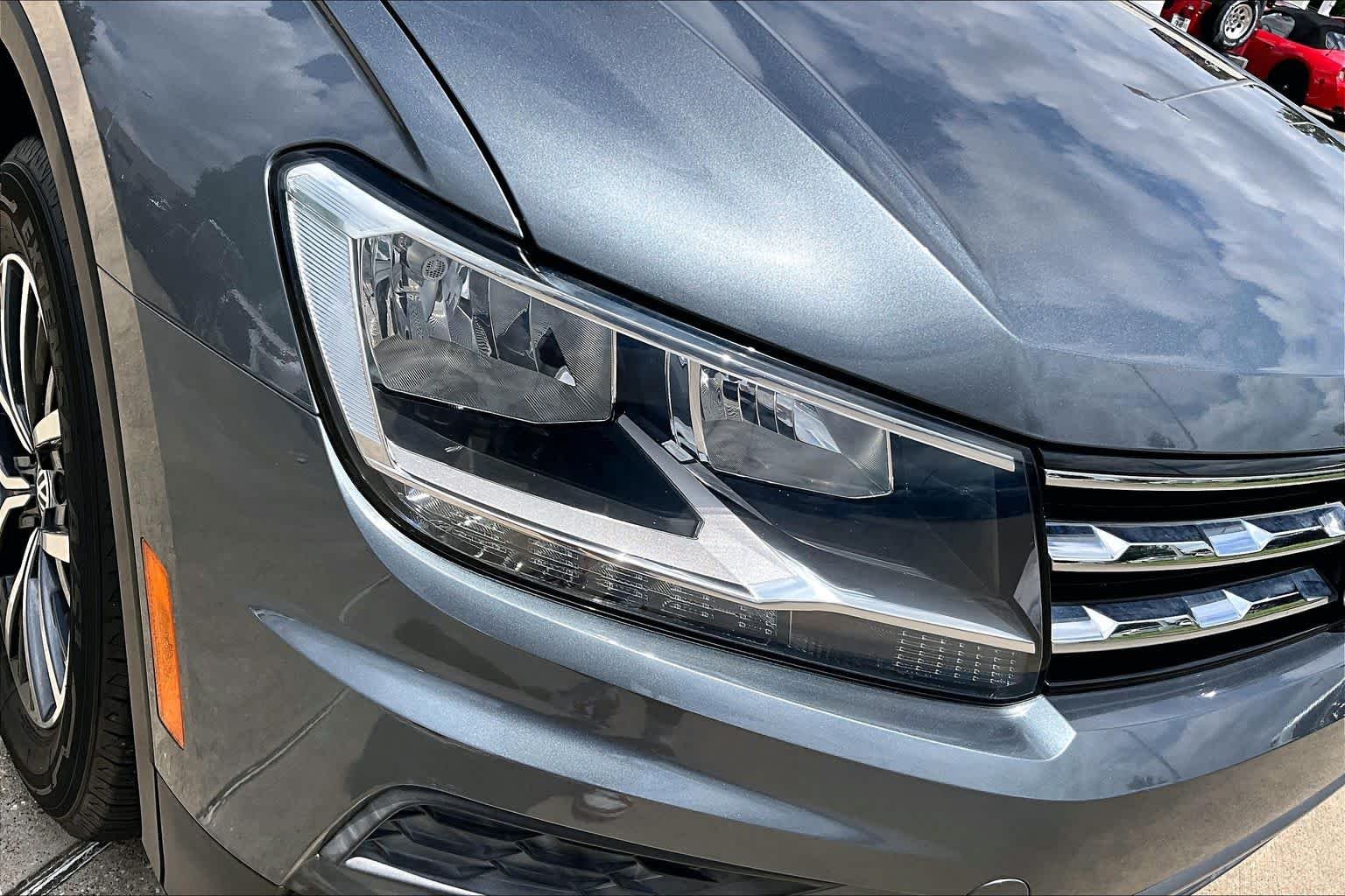 Used 2019 Platinum Gray Metallic Volkswagen SE image 25
