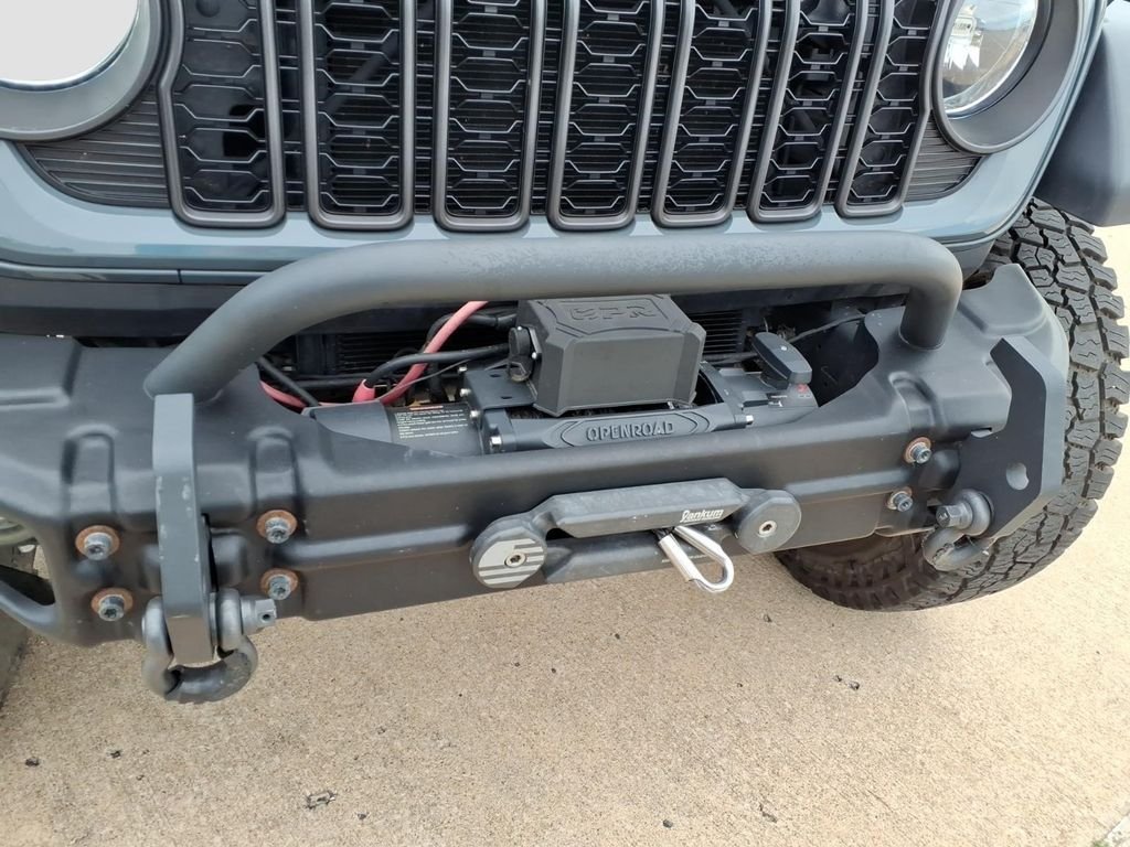 Used 2024 Anvil Clearcoat Jeep Sport image 26