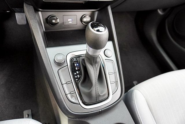 Used 2023 White Hyundai SEL image 29