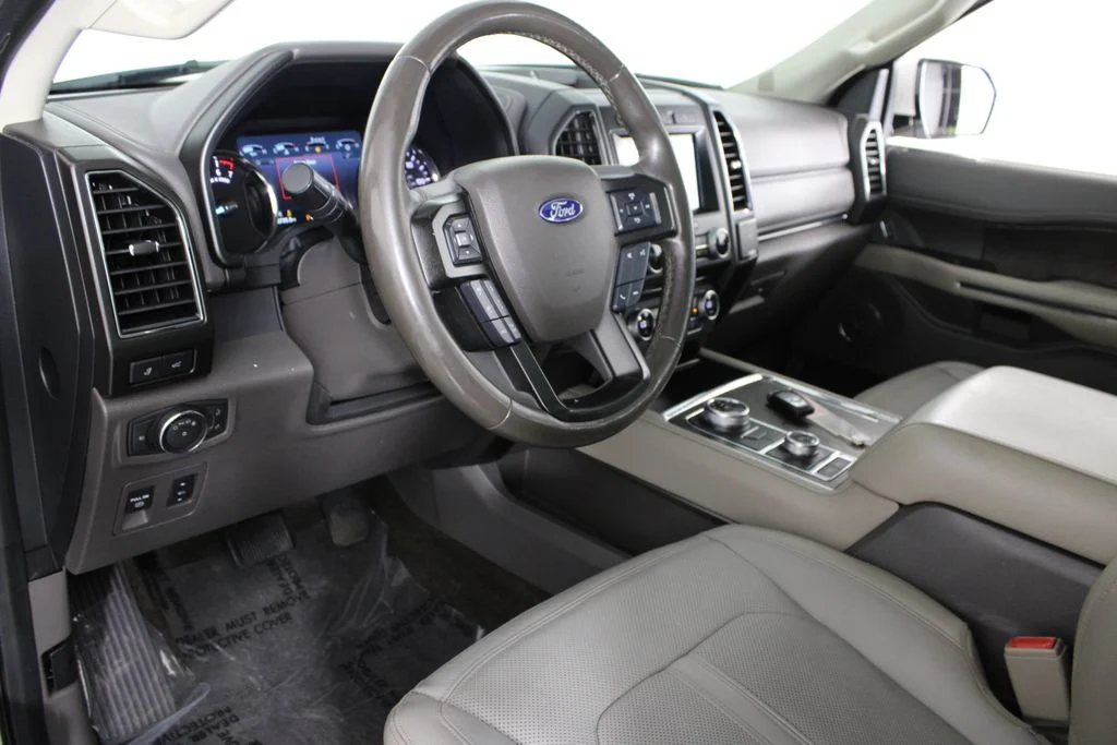 Used 2018 White Ford Limited image 19