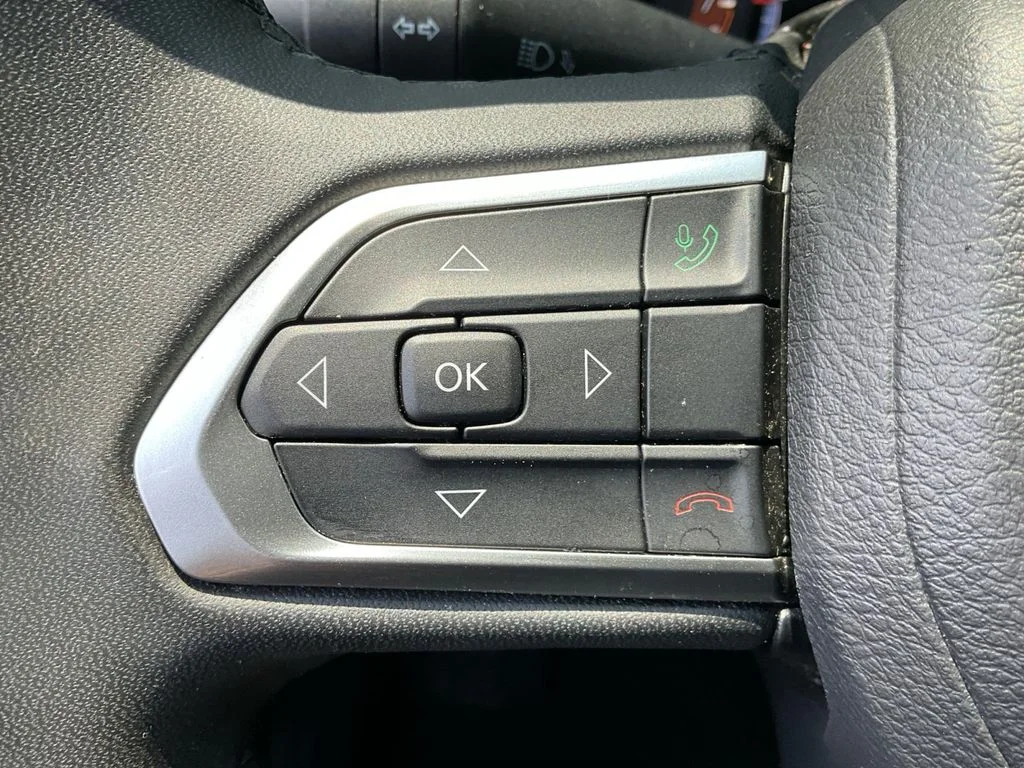 Used 2024 Black Jeep Latitude image 32