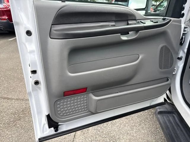 Used 2007 Oxford White Clearcoat Ford XL image 15