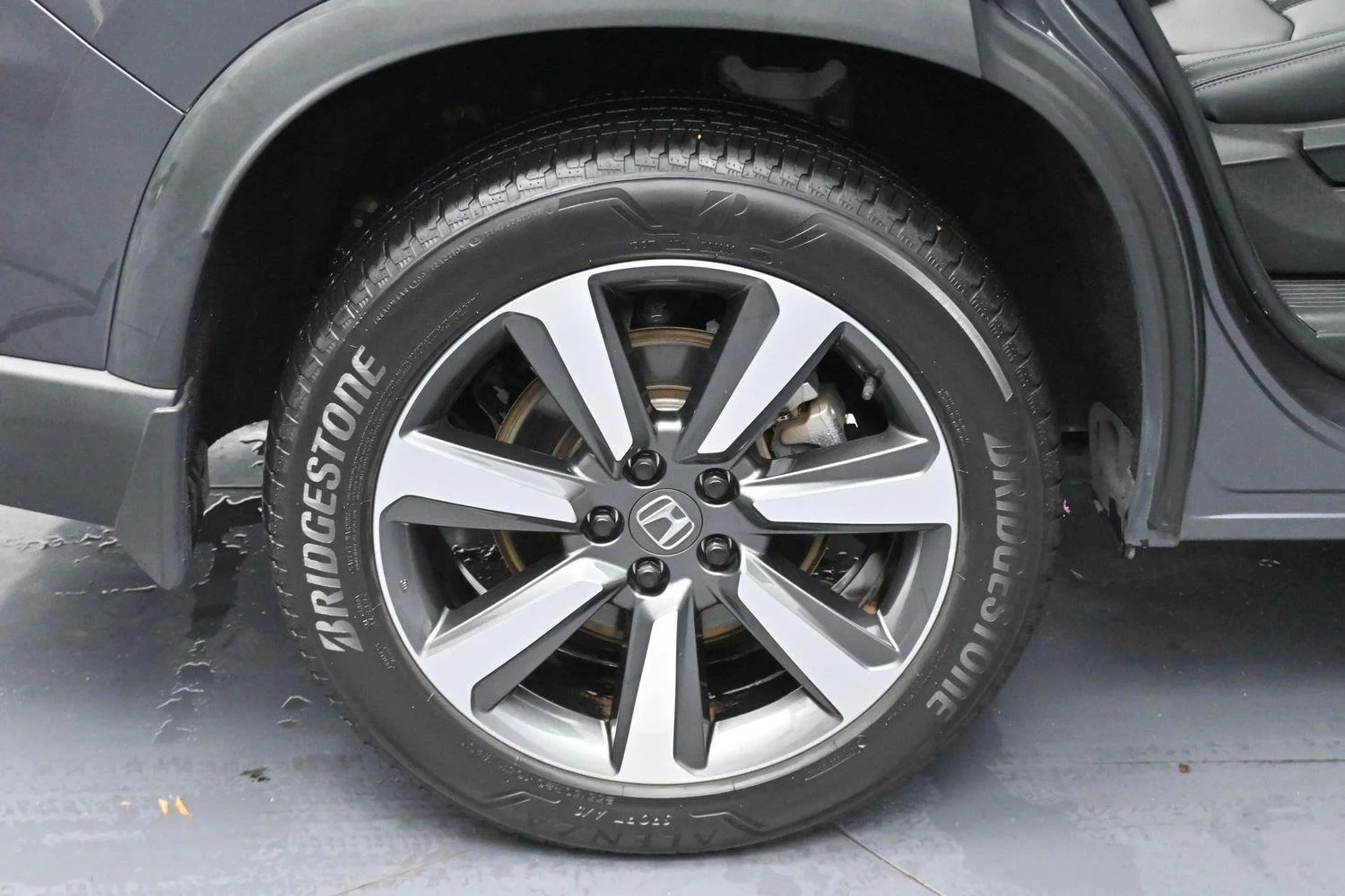 Used 2024 Modern Steel Metallic Honda Touring image 38