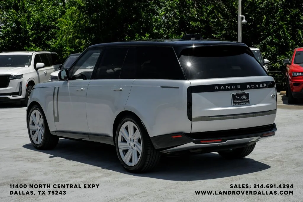 Used 2023 Hakuba Silver Metallic Land Rover SE image 8