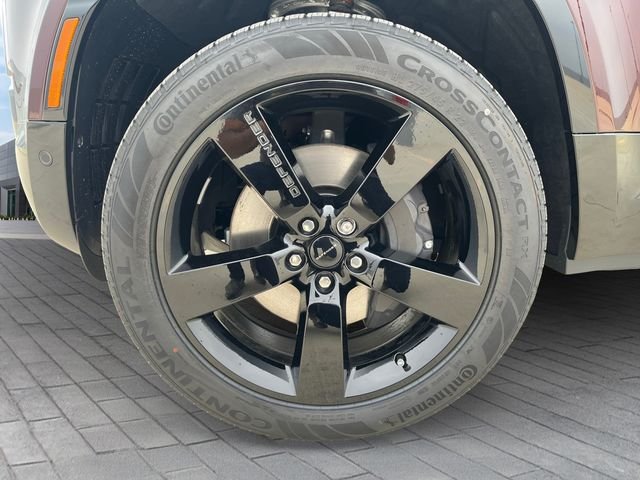 New 2026 Sedona Red Land Rover X-Dynamic SE image 9