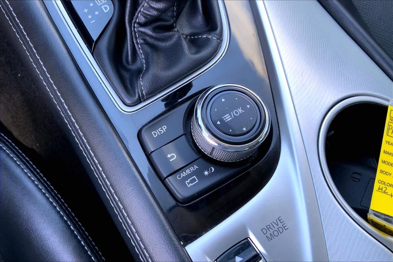 Used 2023 Majestic White INFINITI LUXE image 31
