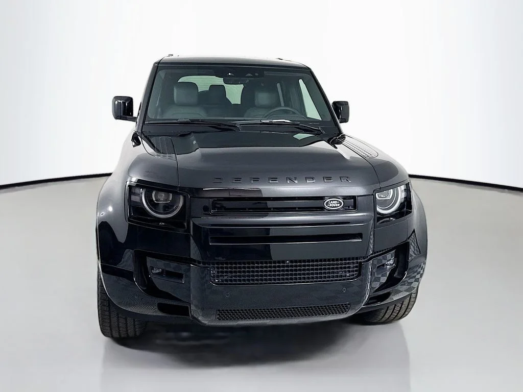 New 2026 Santorini Black Metallic Land Rover X-Dynamic SE image 6