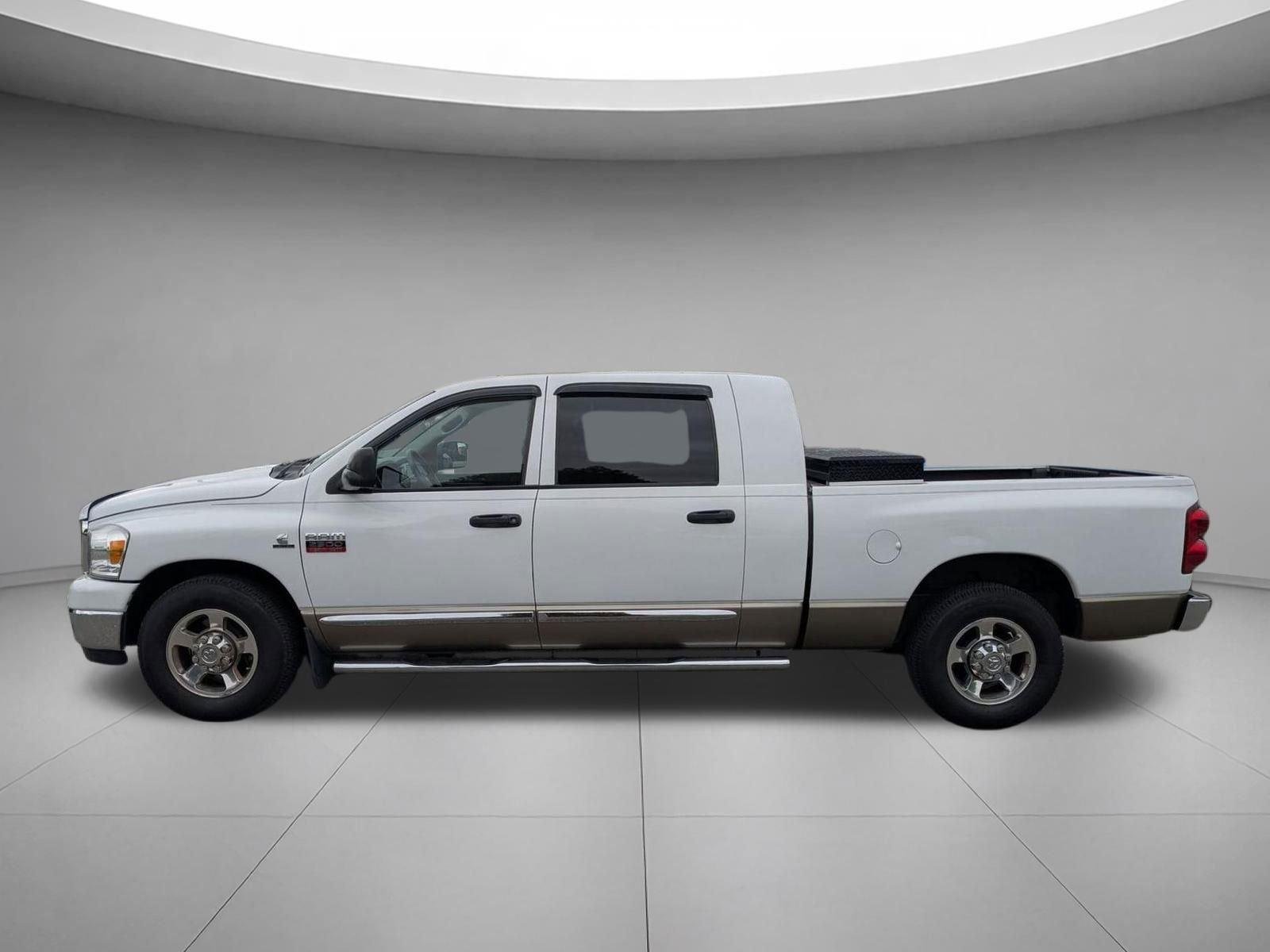 Used 2008 Bright White Dodge SXT image 8