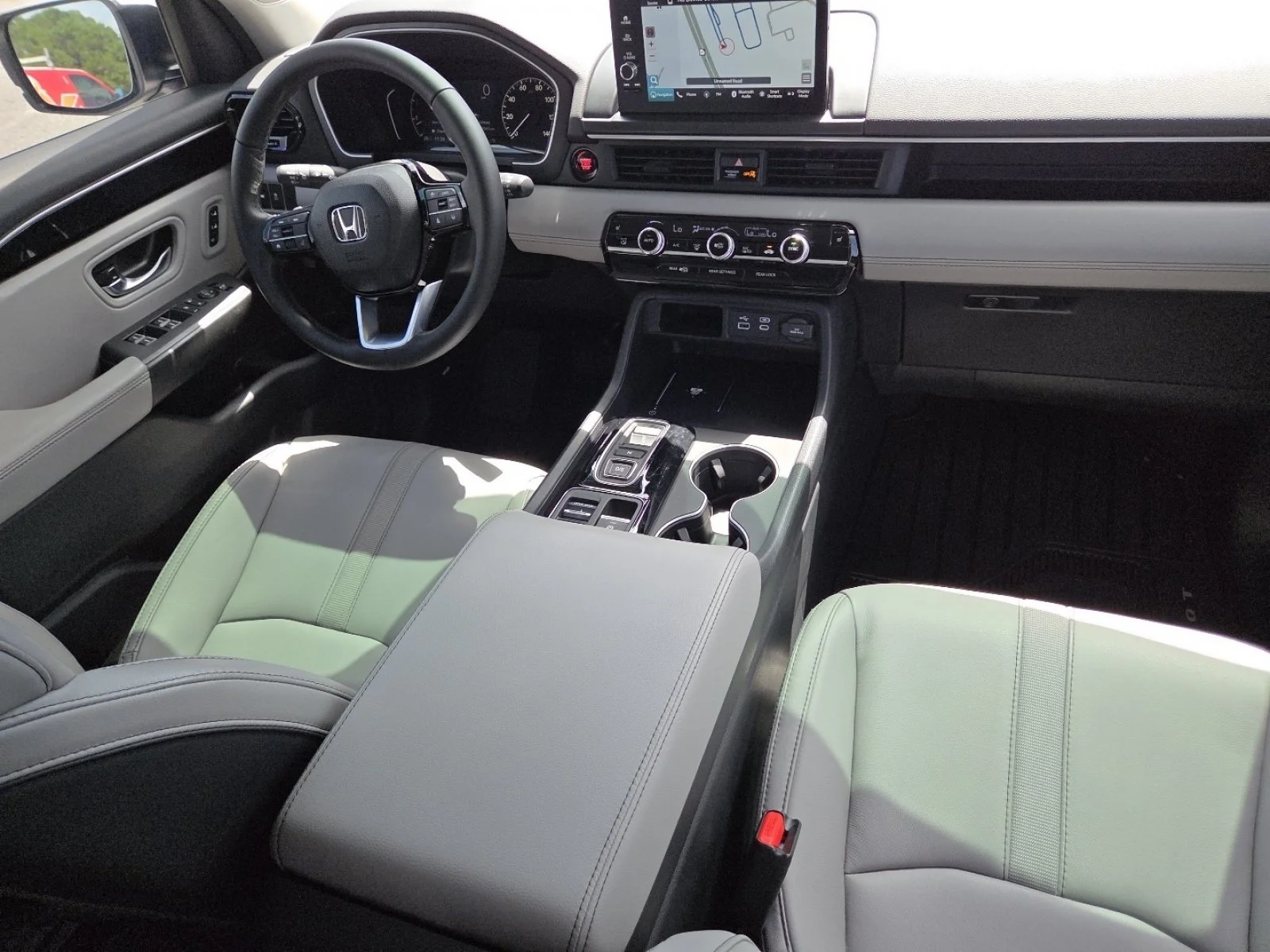 Used 2025 Platinum White Pearl Honda Touring AWD image 26