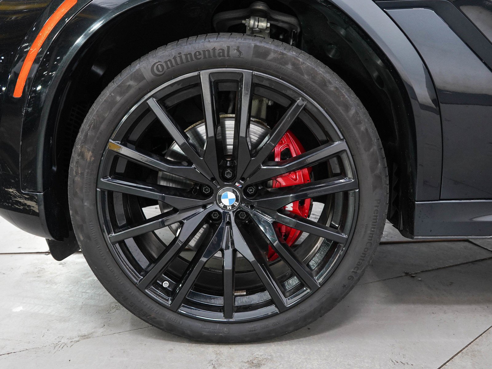 Used 2024  BMW xDrive40i Sports Activity Coupe image 31
