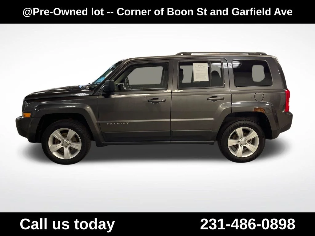Used 2014 Gray Jeep Latitude image 2