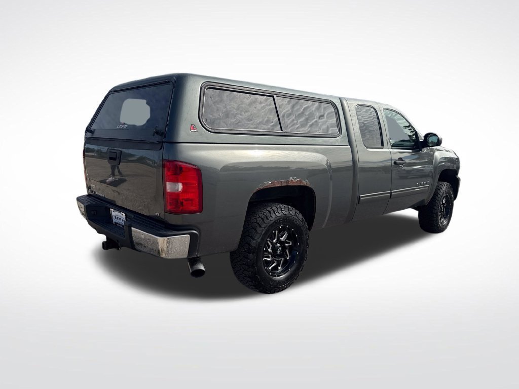 Used 2011 STEEL GREEN METALLIC Chevrolet LT image 5