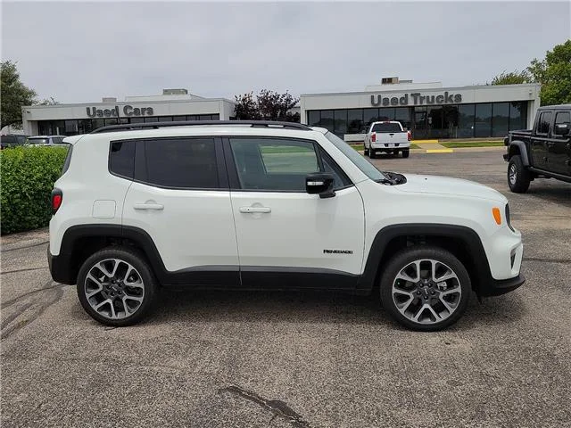 Used 2022 Black Jeep Limited 4x4 image 5
