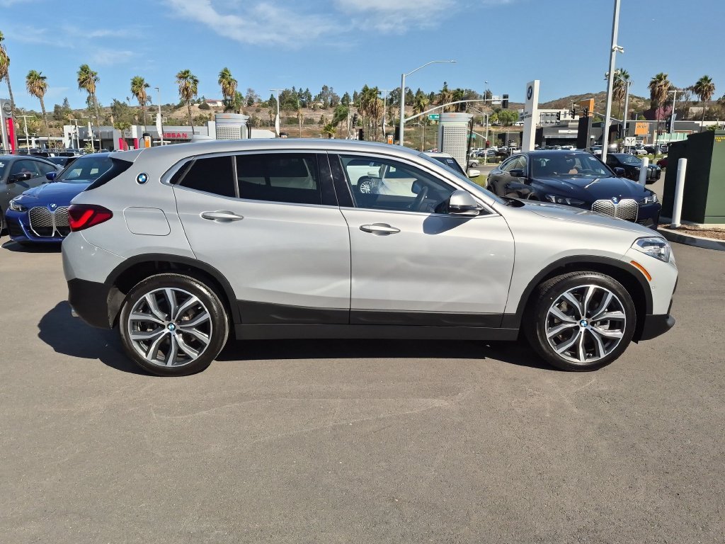 Used 2022 Silver BMW sDrive28i image 3