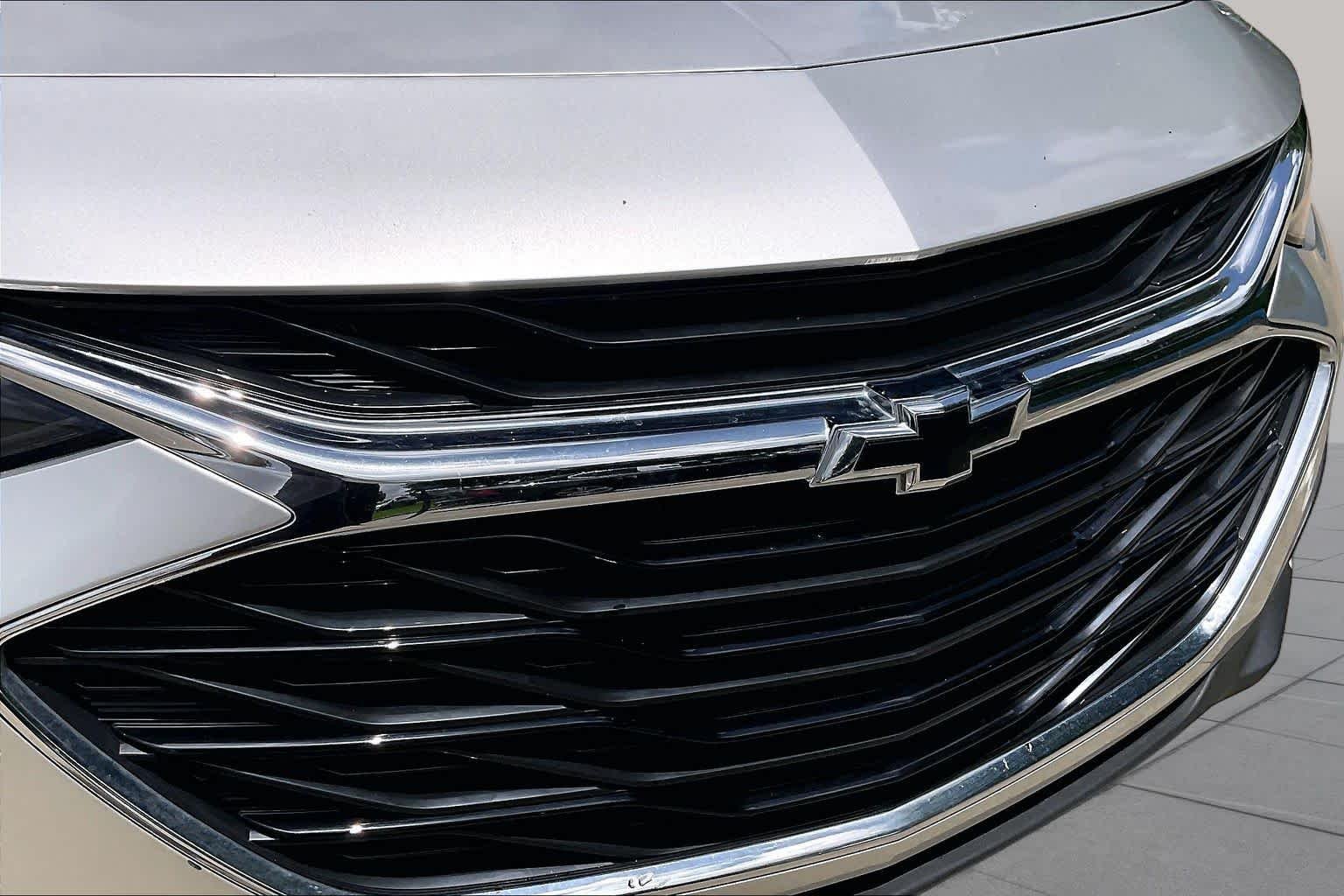 Used 2021 Silver Ice Metallic Chevrolet LT image 27