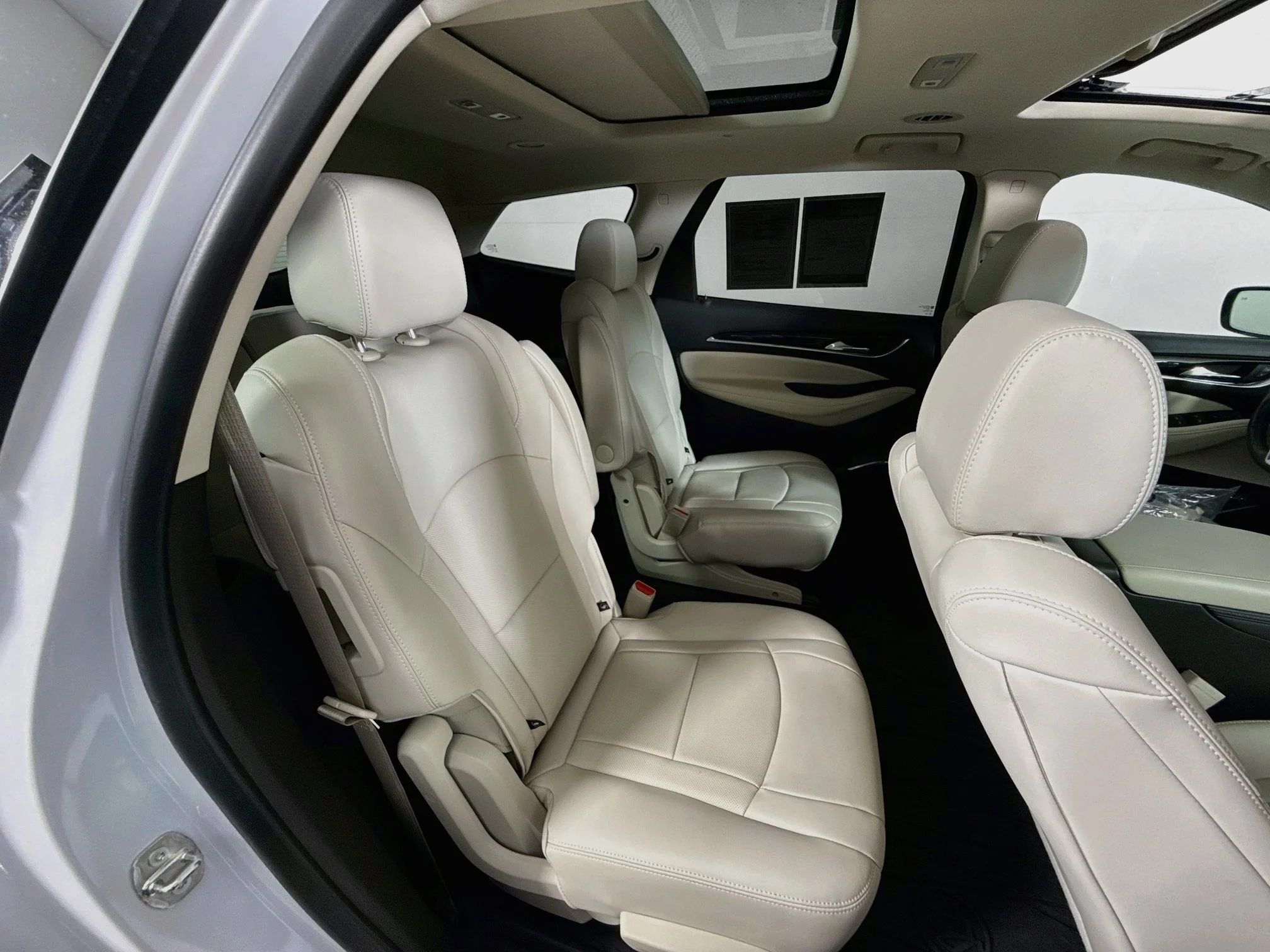 Used 2023 White Frost Tricoat Buick Essence image 30