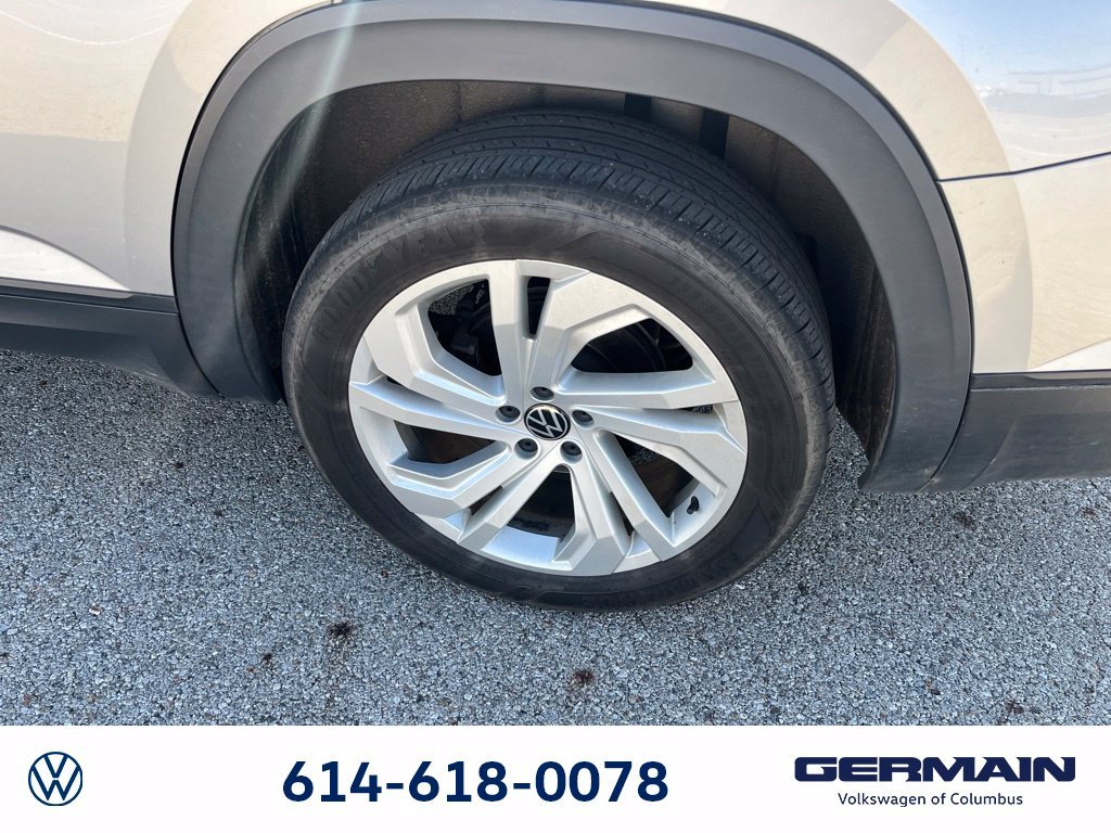 Used 2021 Silver Metallic Volkswagen 3.6L V6 SE w/Technology image 18