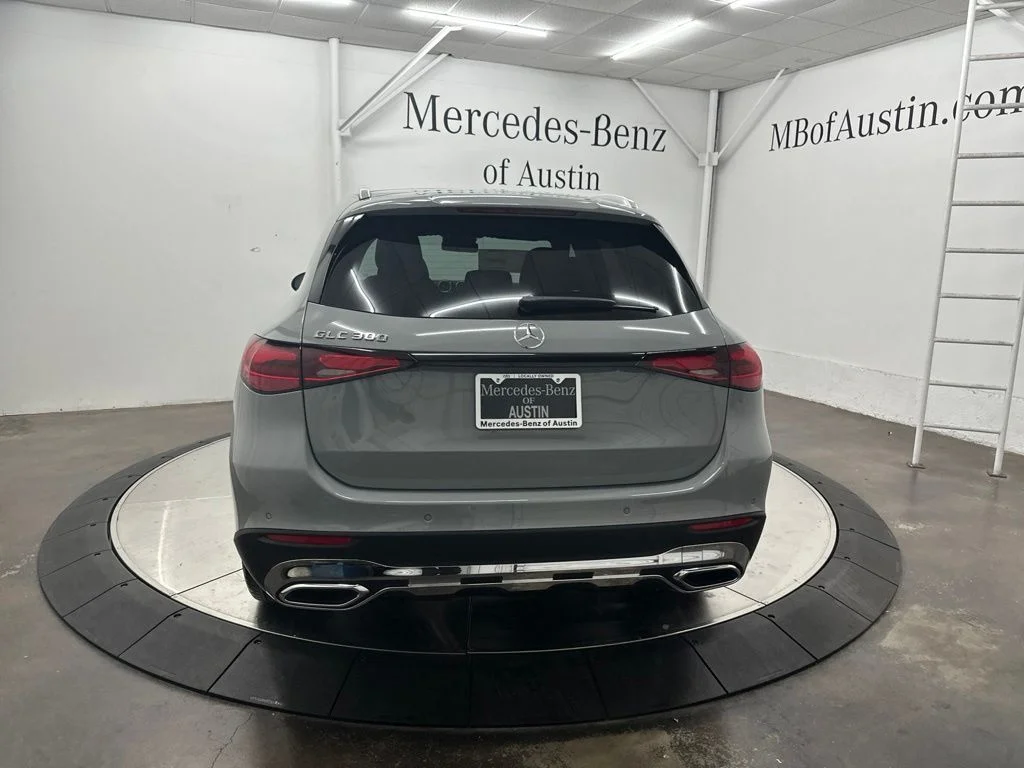 New 2027 White Mercedes-Benz GLC 300 image 6
