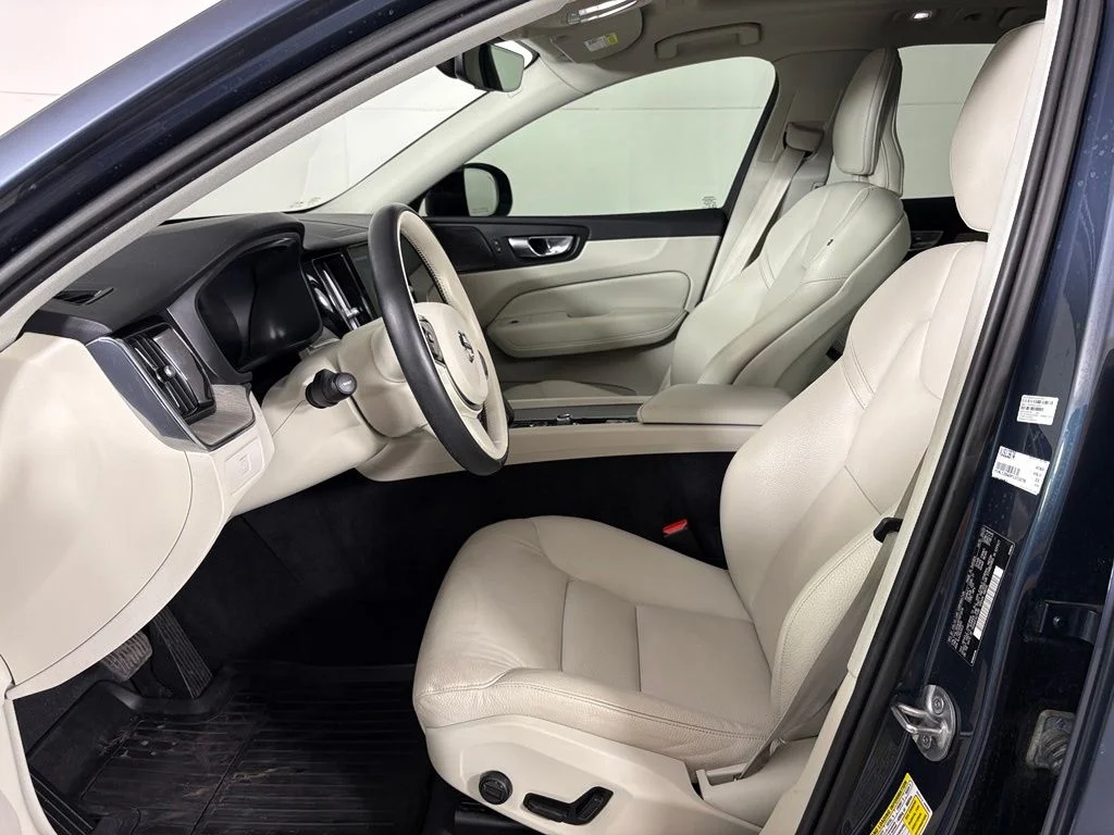 Used 2023 Denim Blue Metallic Volvo Plus image 16
