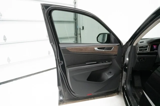 New 2024 Deep Black Pearl Effect Volkswagen 2.0T SEL image 14
