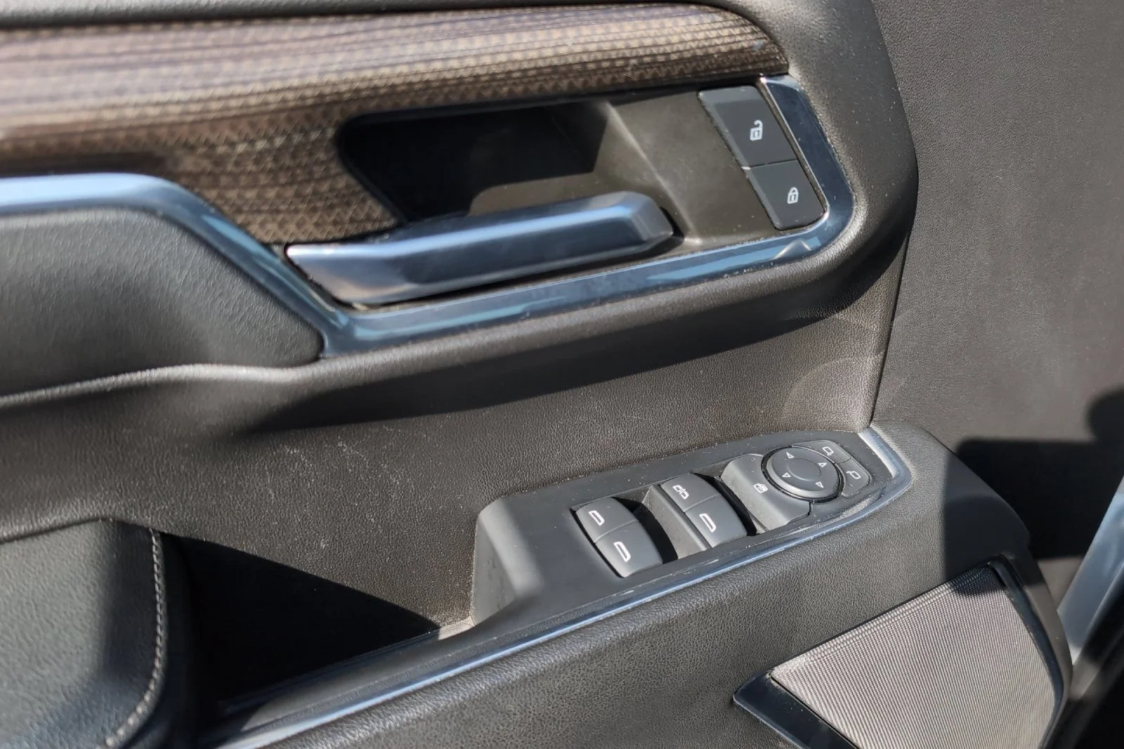 Used 2023 STERLING GRAY METALLIC Chevrolet LT image 12