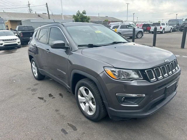 Used 2018 Gray Jeep Latitude image 11