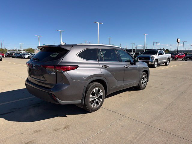 Used 2022 Gray Toyota XLE image 6