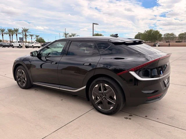 Certified Used 2025 Black Kia Light image 9
