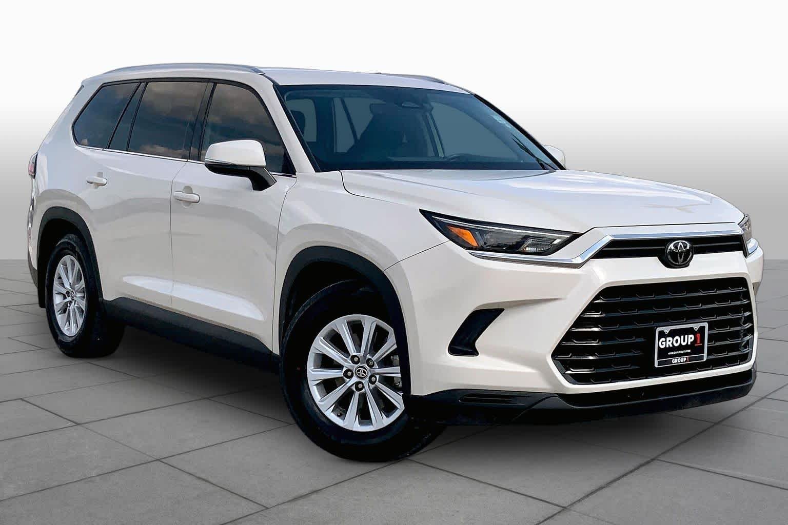 Used 2024 Coastal Cream Toyota XLE image 3