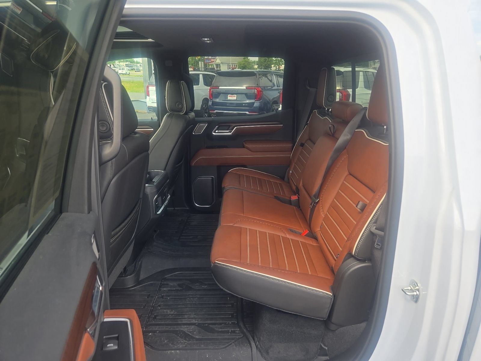 Used 2026 Glacier White Tricoat GMC Denali Ultimate image 7